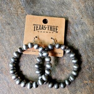 NWT Silver Navajo Pearl Beaded Hoop Earrings